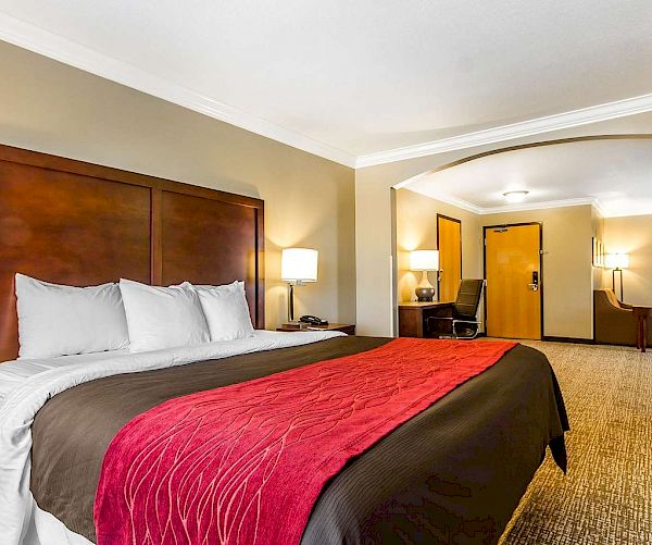 Comfort Inn & Suites Redwood Country